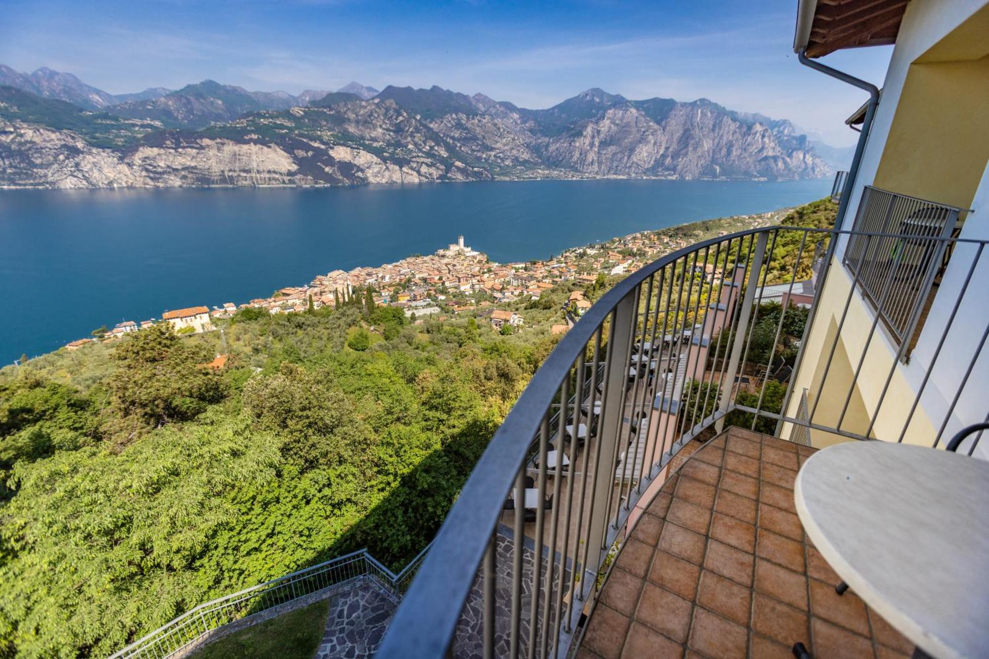 Natur Resort Panorama Мальчезине Экстерьер фото